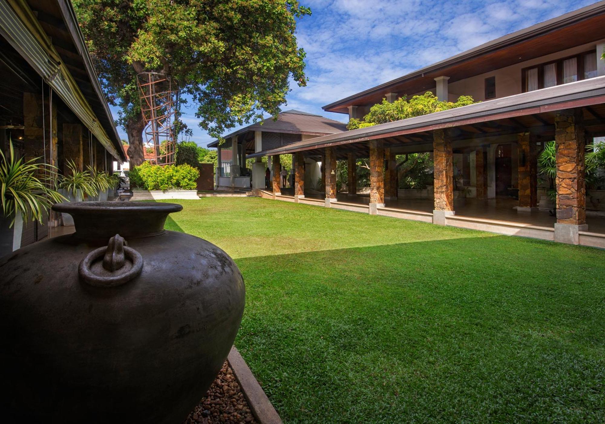The Full Moon Hotel Katunayake Exterior photo