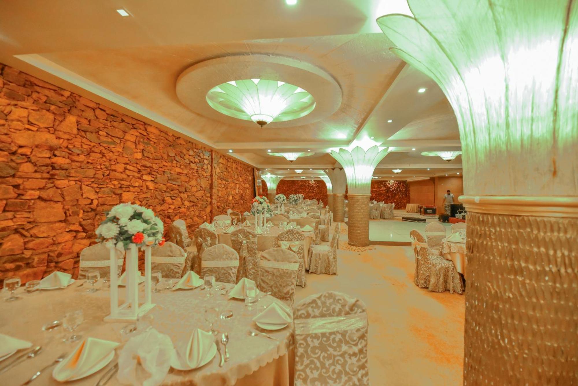 The Full Moon Hotel Katunayake Exterior photo