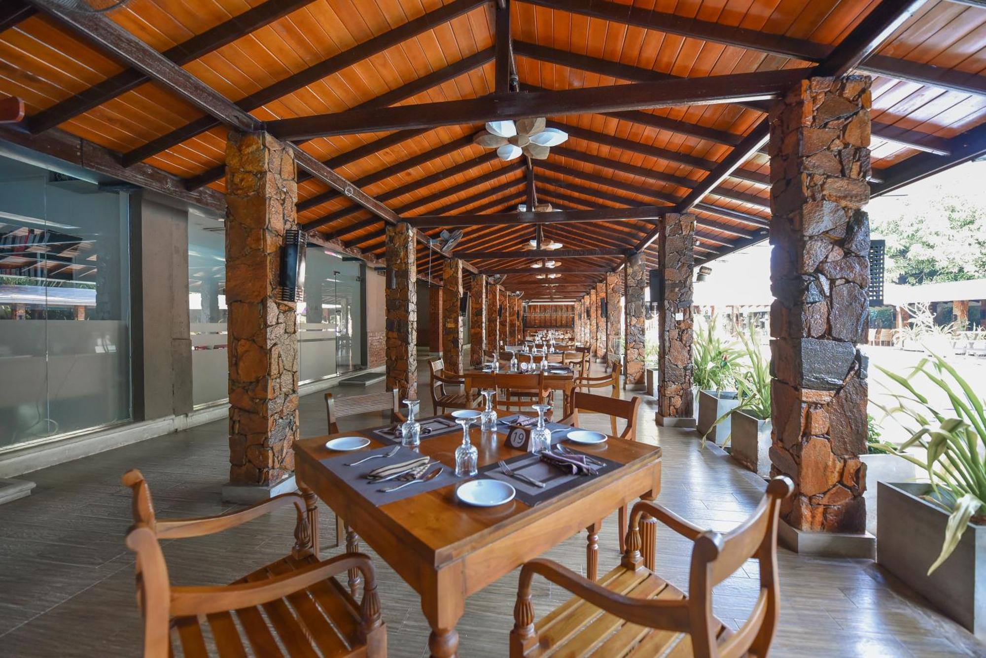 The Full Moon Hotel Katunayake Exterior photo